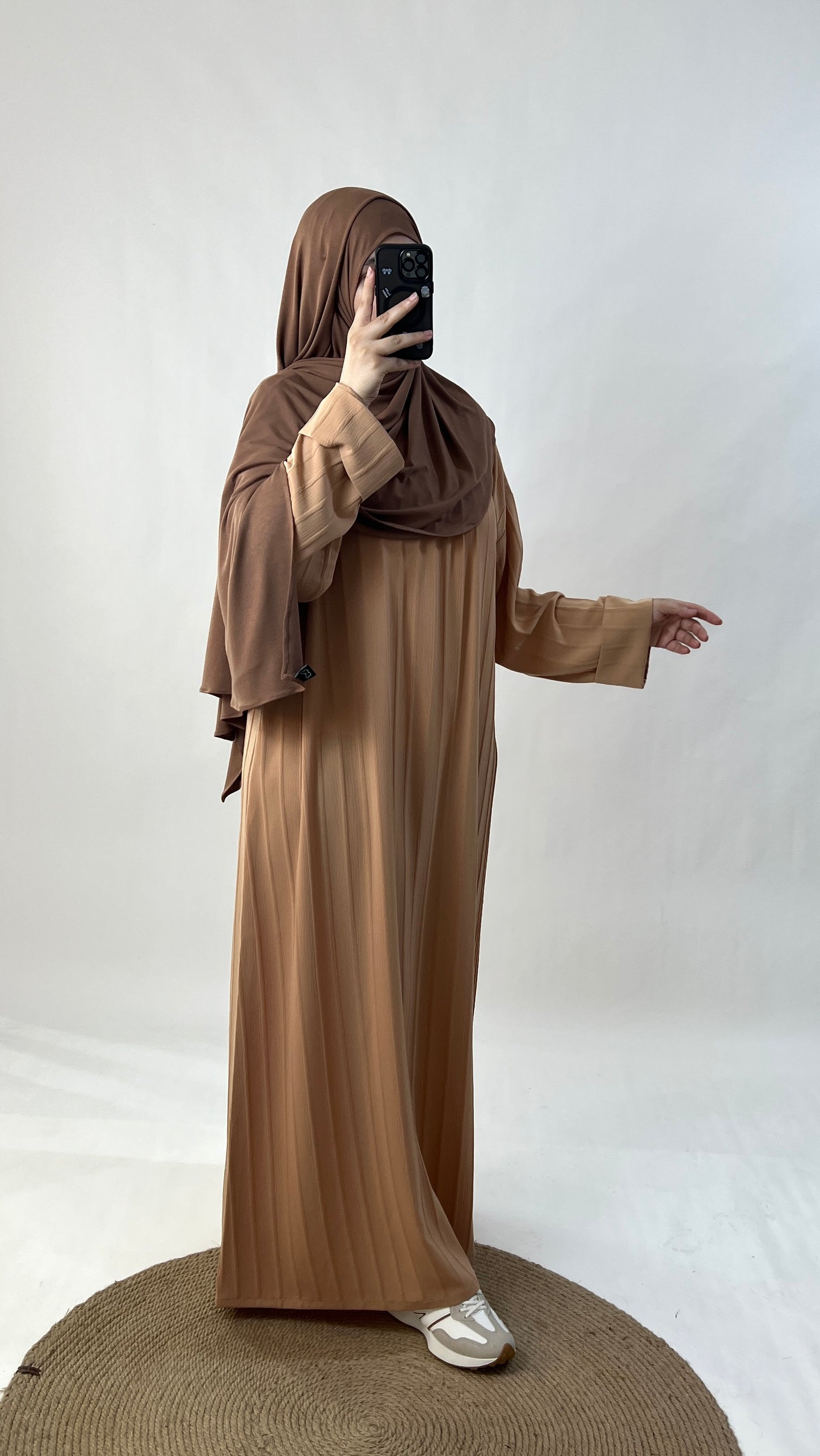 Abaya Ines