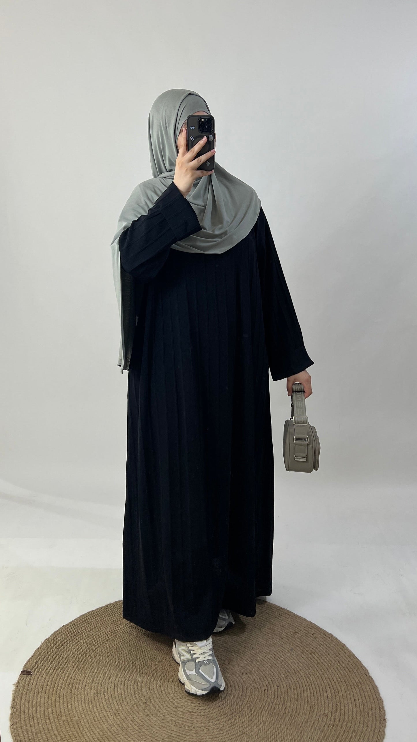 Abaya Ines