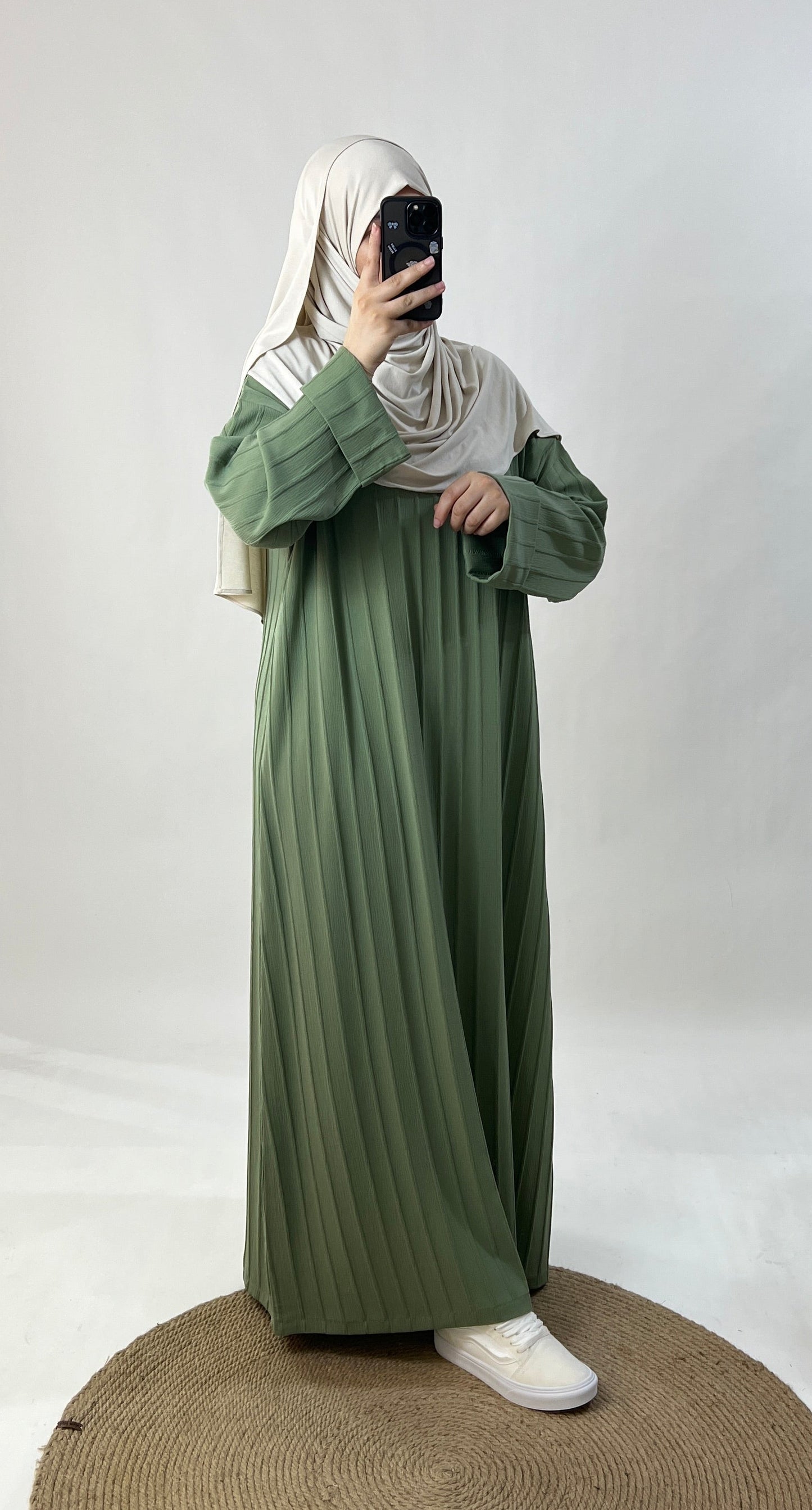 Abaya Ines