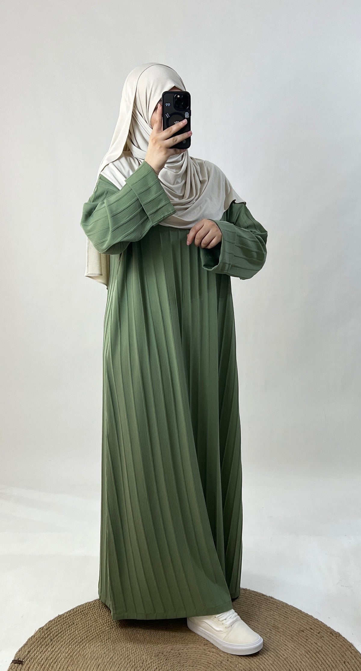 Abaya Ines