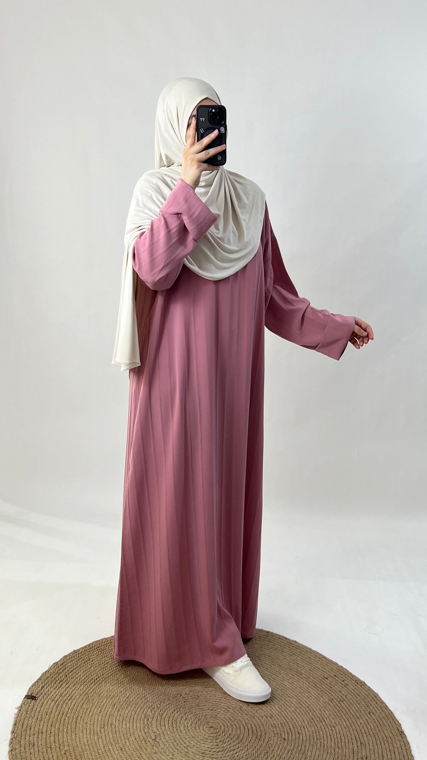 Abaya Ines