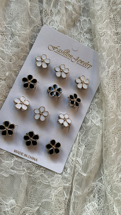 دبوس وردة صغير